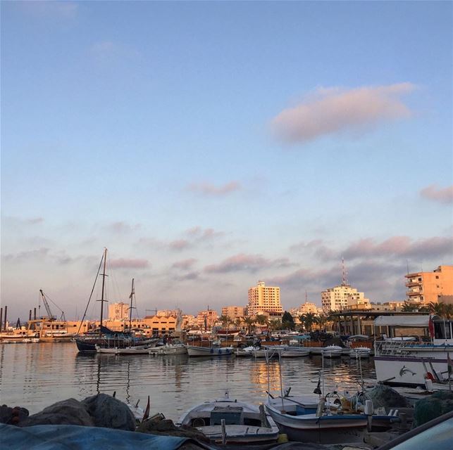  tyre sour mina port boats sky clouds sea amazing lebanon southlebanon... (صور الميناء)