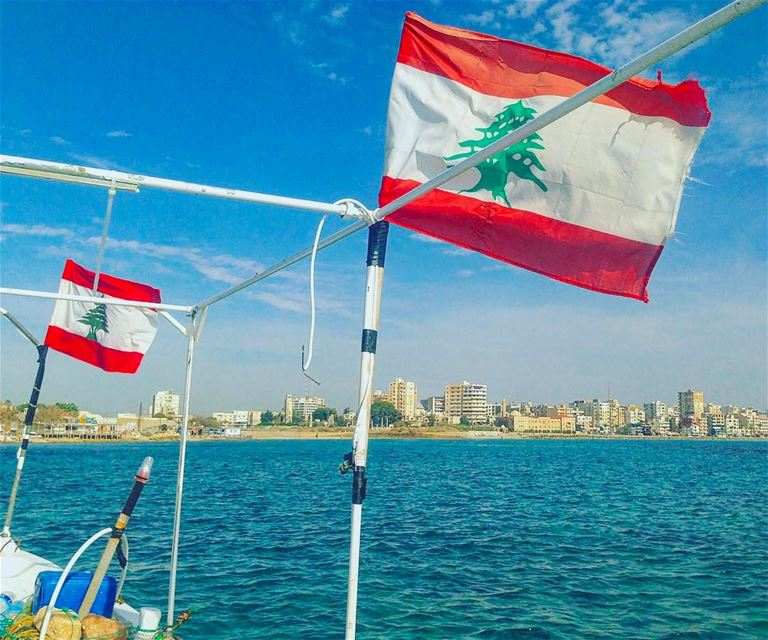 tyre  tyr  tyrecity  sourcity  tyrepage   southlebanon  beach ... (Al Jamal Tyr)