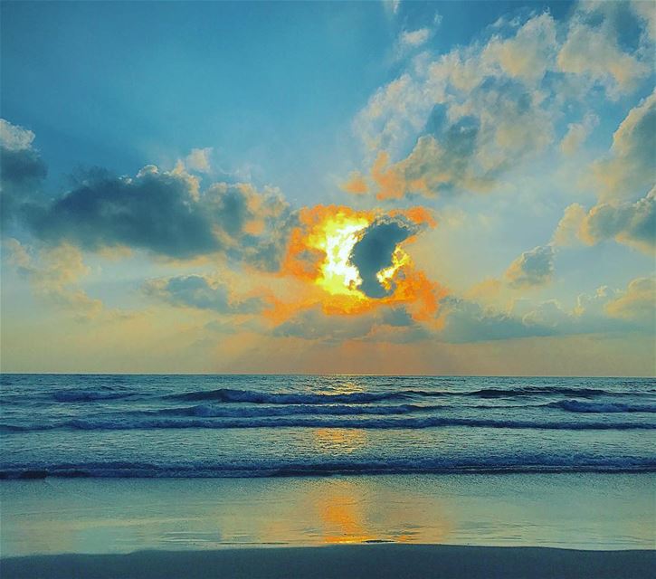  tyre  tyr  tyrecity  sourcity  tyrepage   southlebanon  beach ... (Tyre-Sour At Beach)