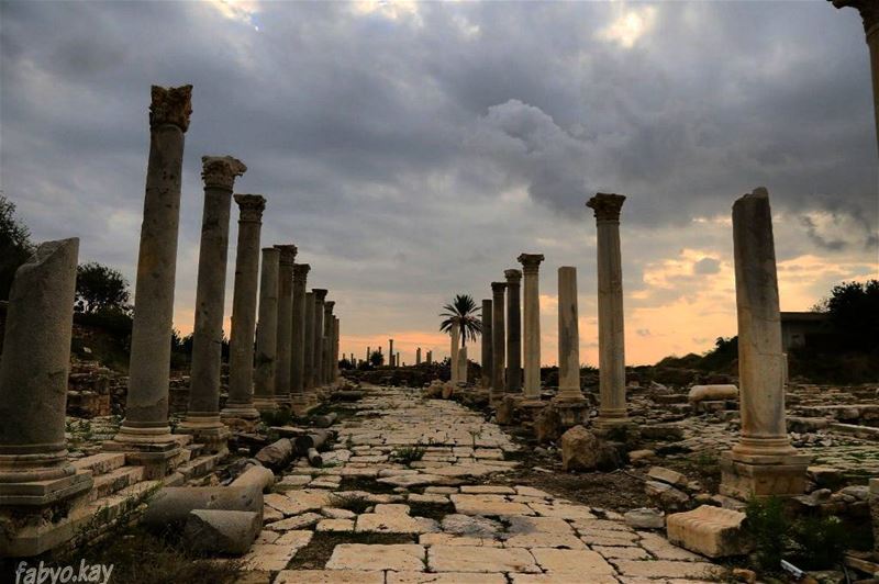  Tyre tyrecity sunset sunsetporn cloudy skyline horizon instalike... (Tyre, Lebanon)