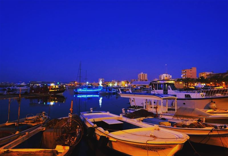 🇱🇧 T͙Y͙R͙E͙ H͙A͙R͙B͙O͙R͙ at the twilight•————————————•Fujifilm 📷©️All... (Tyre, Lebanon)