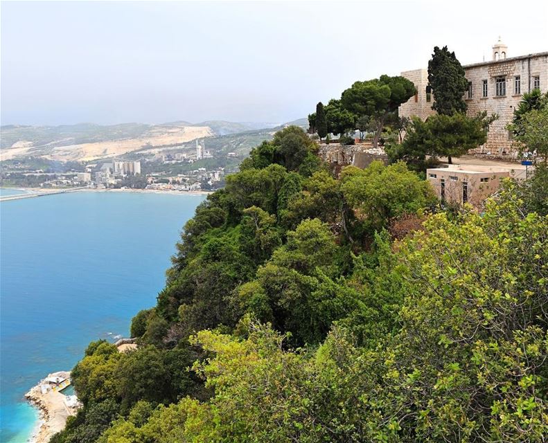 🇱🇧 Um dos lugares mais bonitos do Líbano para visitar é o Santuário e... (Saydet El Nourieh)