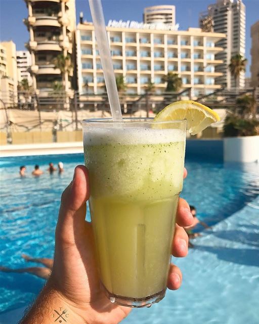Um refrescante domingo de verão em Beirute. Mais precisamente no @rivieraho (Riviera Hotel & Beach Lounge Beirut)