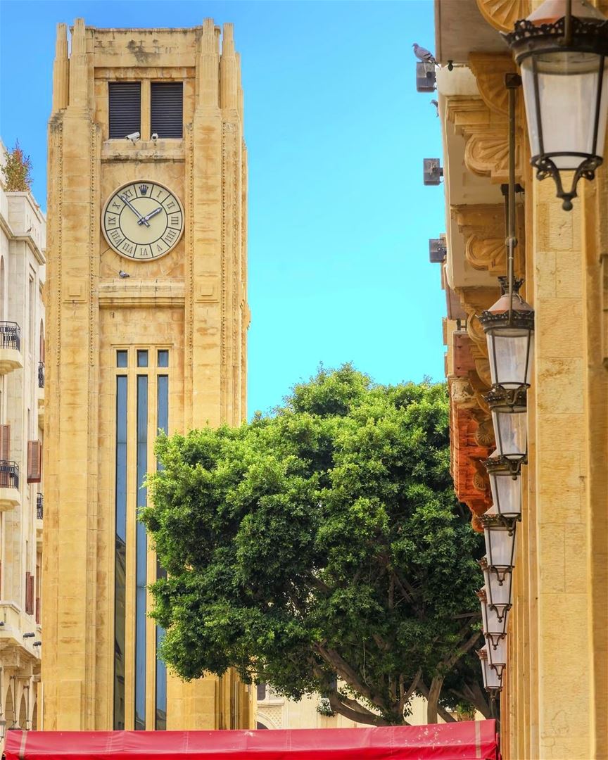 Uma bela foto de Beirute para começar bem o domingo. Tenham um ótimo dia! � (Place De L'etoile Downtown Beirut)