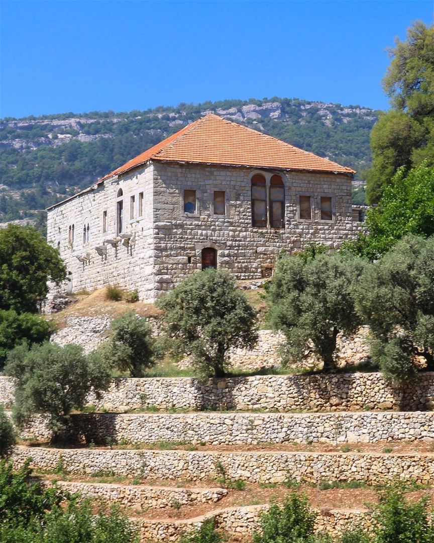 Uma das atrações culturais do Líbano são as casas mais antigas, sejam pela... (Jaj, Mont-Liban, Lebanon)