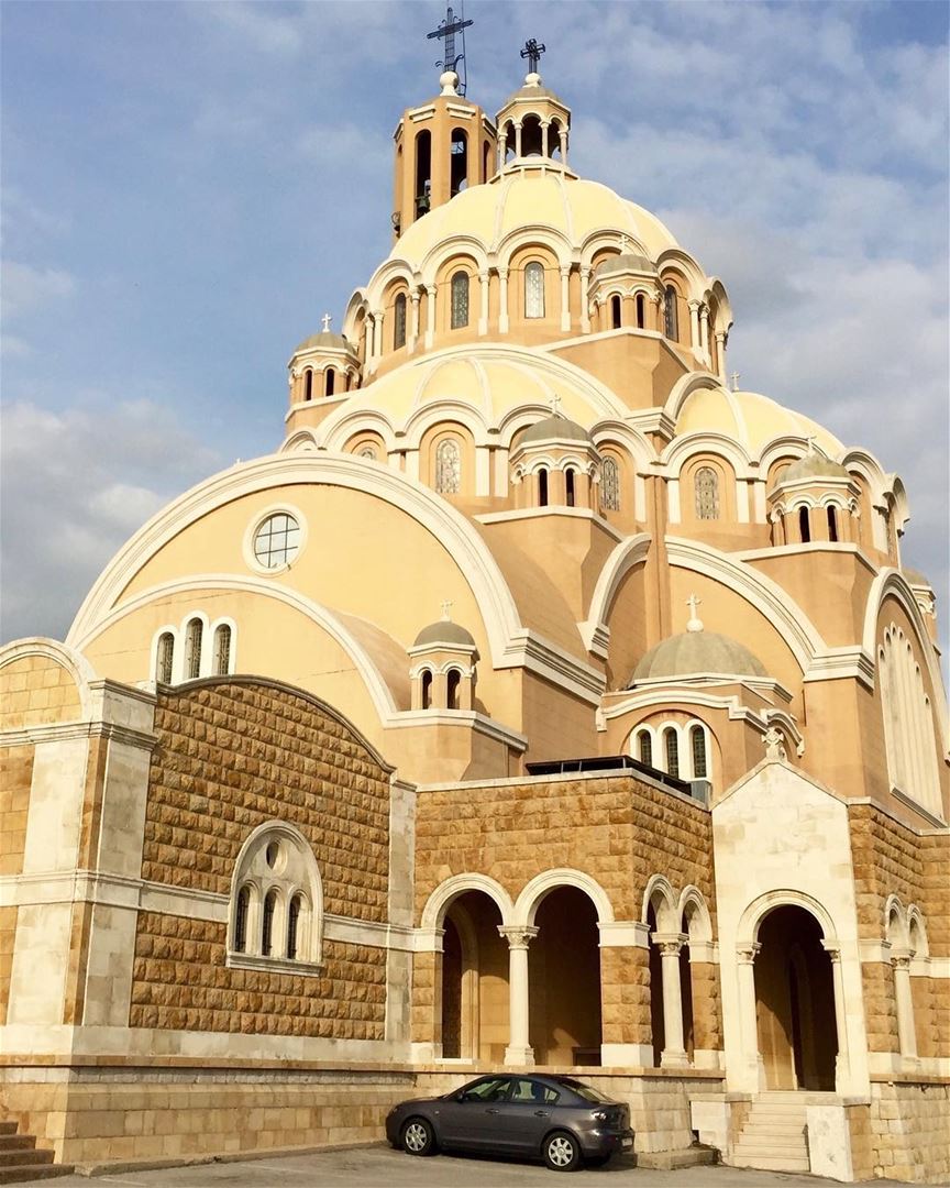 Uma foto da Basílica Greco-Católica Melquita pela manhã para dar as boas... (Harîssa, Mont-Liban, Lebanon)
