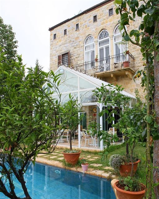 Uma linda casa libanesa no Monte Líbano, fotografada por @amineiskandar 🇱� (Aïn Aâr, Mont-Liban, Lebanon)