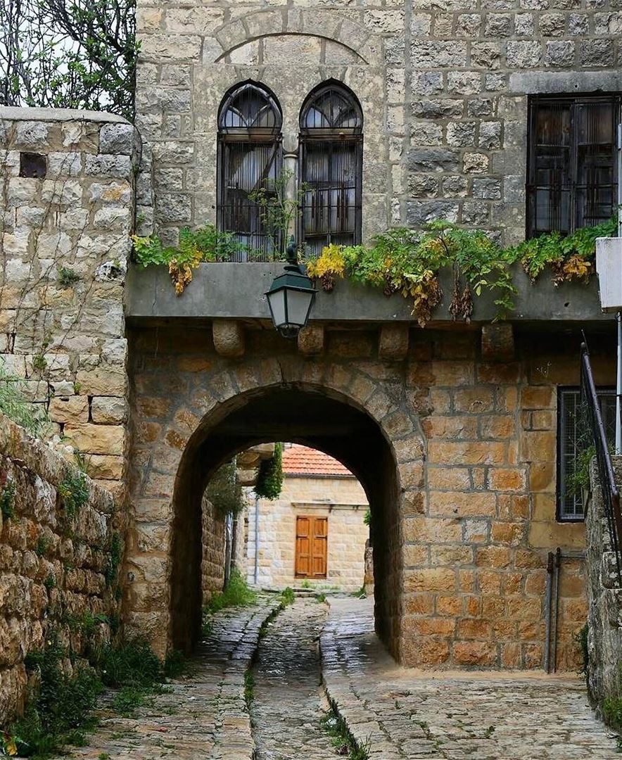 Uma manhã tranquila em Deïr El Qamar, antiga capital do Líbano, adornada... (Deïr El Qamar, Mont-Liban, Lebanon)