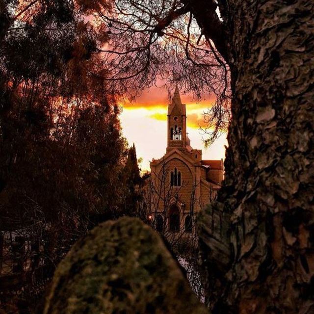 Un pays de merveilles ! By @raninebca.Eglise de Saint Antoine Beit... (Beït Chabâb, Mont-Liban, Lebanon)