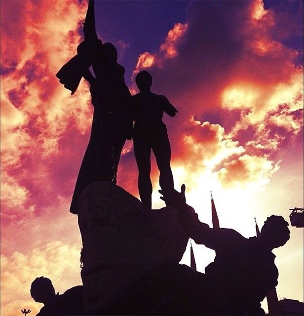 Under a blood red sky 🔥 beirut  livelovelebanon ... (Martyrs' Square, Beirut)