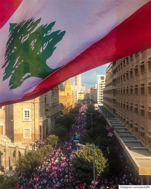 Under one flag ✊🏼🇱🇧 OneFlagOneLoveOnePeople لبنان_ينتفض كلنا_للوطن.... (Lebanon)