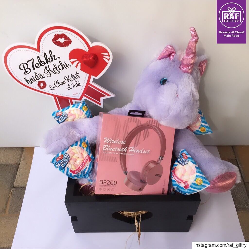 Unicorns are my favorite to matter how valentine it is 🦄  raf_giftry..... (Raf Giftry)