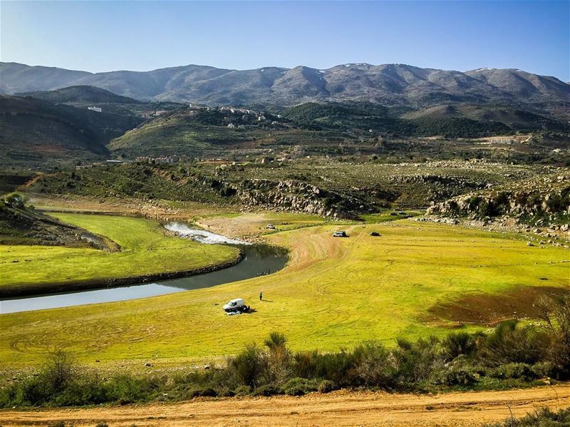 Up for a picnic ? 🏞@livelovebekaa  Lebanon  whatsuplebanon  instagram ... (Lake Qaraoun)