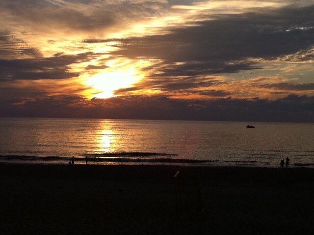 Up there above the clouds, a thousand smiles make our days jolly. R.T ... (Ramlet Al Bayda Public Beach)