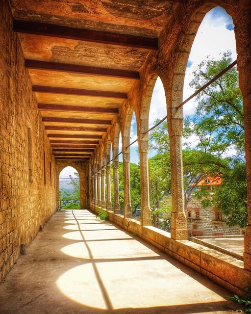 URBEX PHOTOGRAPHY @ R͙A͙S͙ A͙L͙ M͙A͙T͙E͙N͙ 🇱🇧 . ————————————•Fujifilm 📷 (Ra'S Al Matn, Mont-Liban, Lebanon)