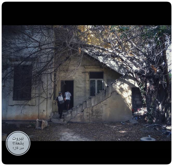 🇱🇧 Urbexers in action.Entering this building was a real adventure,... (Gemayze)