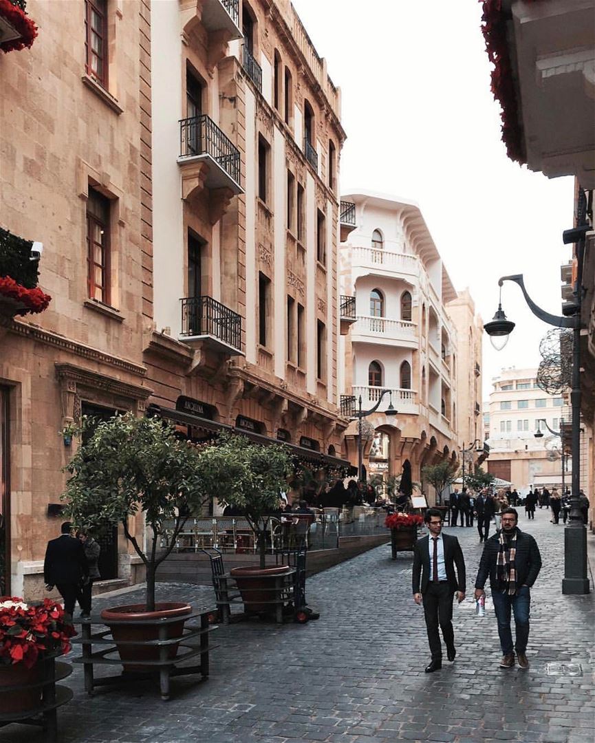 Vale a pena explorar Beirute a pé para descobrir uma joia escondida atrás... (Downtown Beirut)