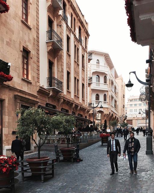 Vale a pena explorar Beirute a pé para descobrir uma joia escondida atrás... (Downtown Beirut)