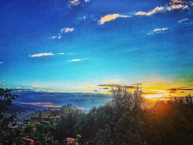  VanGogh  Sunset 💙🌞💛....... Lebanon  Beirut  Liban ... (Adma, Mont-Liban, Lebanon)