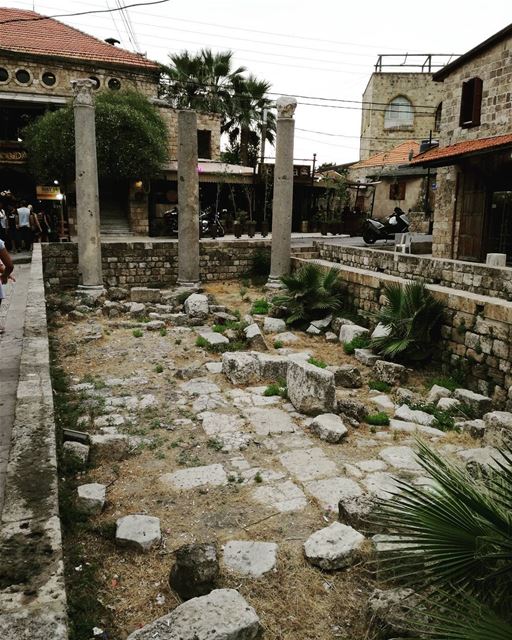 Vestiges of another era 🏛️  vestiges  roman  oldtime  byblos  lebanon ... (Byblos, Lebanon)