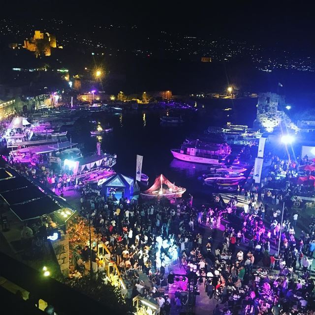 Vibrant Byblos en Blanc et Rosé  vinifest  byblos  byblosiloveu  lights ...