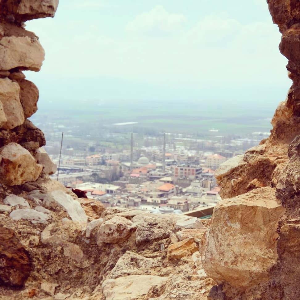  view through  ruin  kabbelias  bekaa  livelovebekaa  horizon  lebanon ... (Qabb Ilyas, Béqaa, Lebanon)