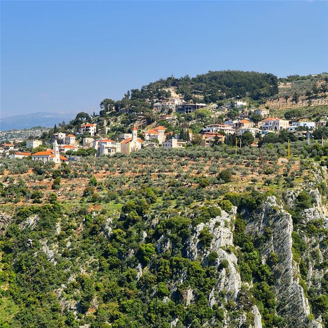 🇱🇧🇱🇧❤❤ village  houses  mountaintop  cliff  green  rocky ... (Lebanon)