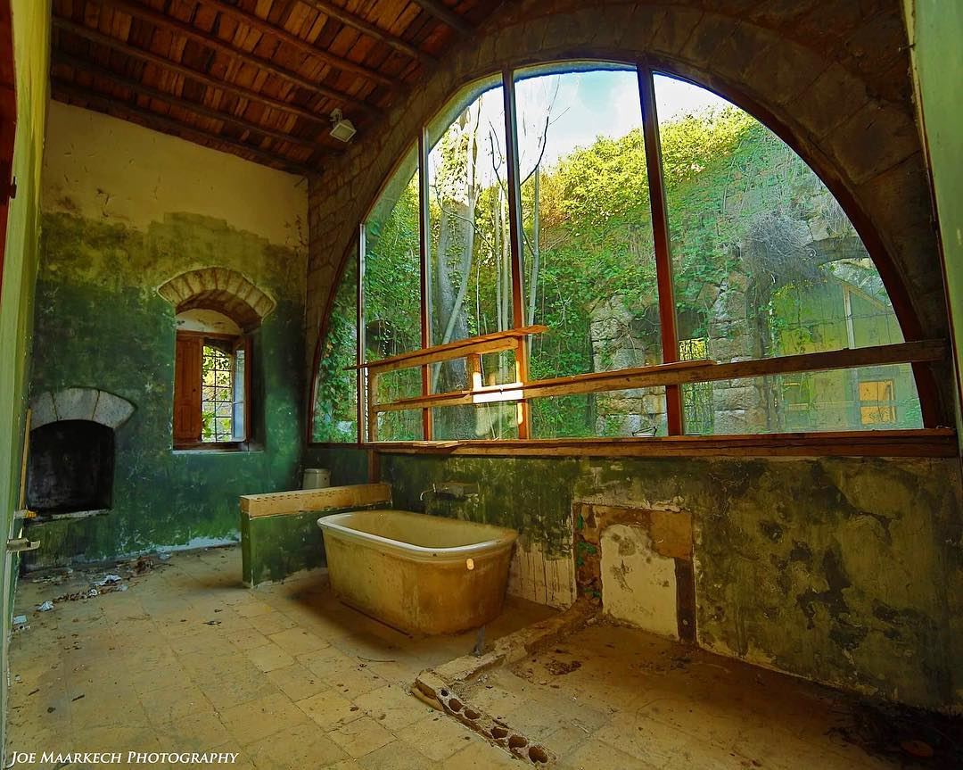 Vintage bathroom! Old but Gold👌 vintage  bathroom  bathroomdecor  mood ...