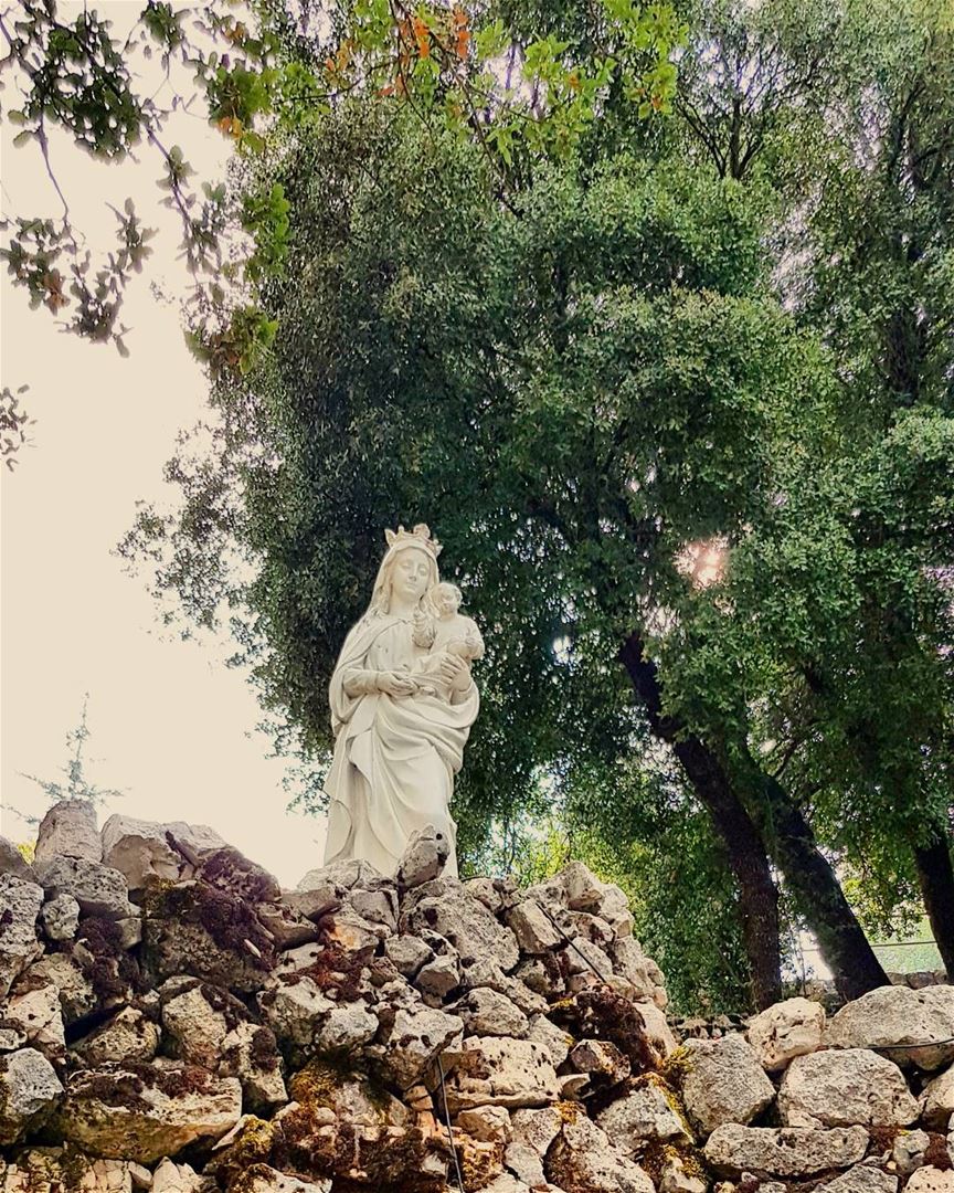  virginmary  holyplace  faith  whatsuplebanon  eyesoflebanon  meetlebanon ... (Annâya, Mont-Liban, Lebanon)