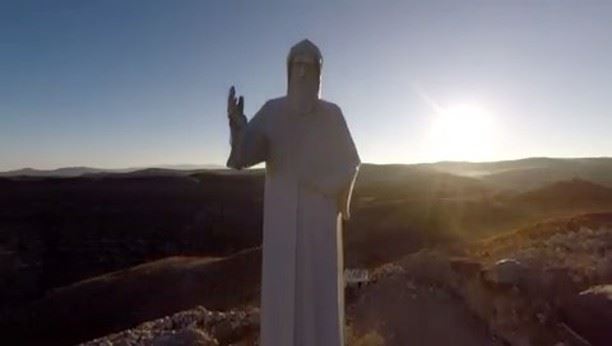 🇱🇧 Você sabia que há poucos dias foi erguida no Líbano a maior estátua... (Faraya, Mont-Liban, Lebanon)