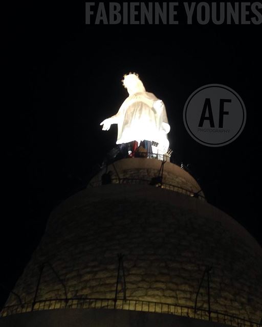 Vous êtes bénie entre toutes les femmes........  mothermary  🙏🏻 (Our Lady of Lebanon)