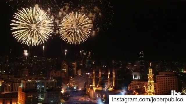 Vídeo 2/2 || 🇱🇧 Un reloj gigante fue el que llevó la cuenta que anunciarí (Beirut, Lebanon)