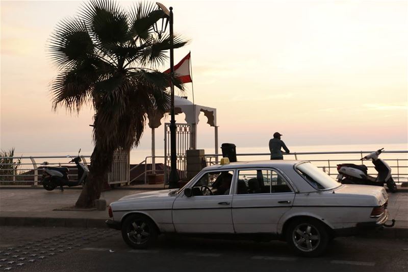 Waiting for some  publicbeach customers for his  vintage  lebanese ... (Ramlat Al Bayda', Beyrouth, Lebanon)