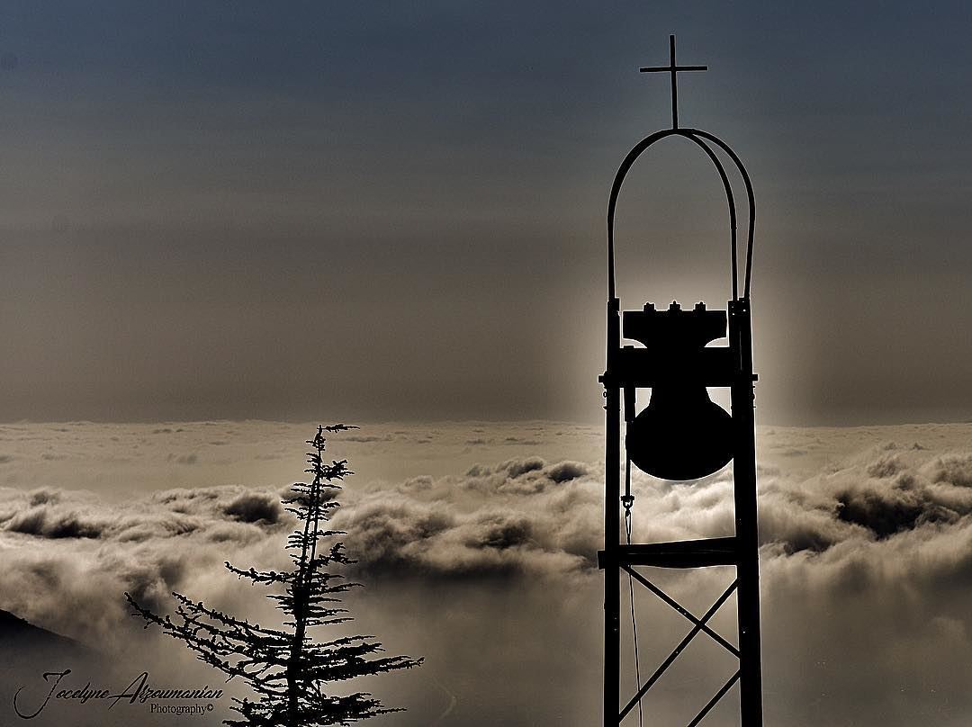 Wake me up when it’s all over... wakemeup  goodnight  intheclouds  clouds... (Faraya, Mont-Liban, Lebanon)