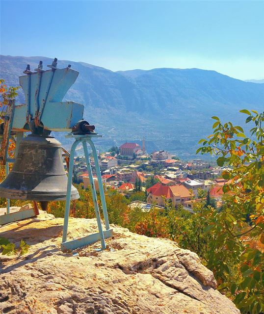 Wake up people 😂 lebanon  nature  naturelovers  natureporn  landscape ... (Akoura, Mont-Liban, Lebanon)