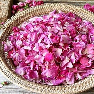 Waking-up and smelling fresh rose petals. These are used to make... (Dayr Al Qamar, Mont-Liban, Lebanon)