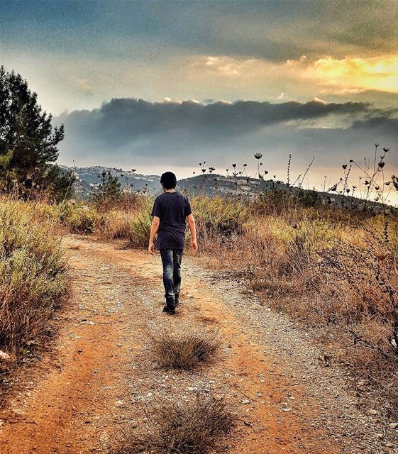 Walk as if you are kissing the earth with your feet  stevo ... (Kornet Chehwen 1526)