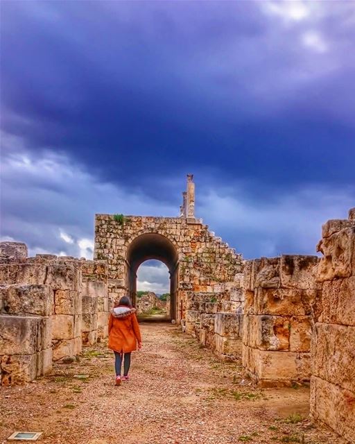 Walking into the Strom ☁ ☔  takenbyme  ptk_Lebanon  tyrepage ... (مدينة صور - Tyre City)