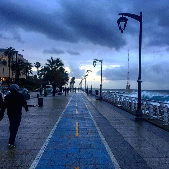 Walking on the rythm of the landing waves 🎶🌊☁️☔️ Wishing you a wonderful... (Manara Beirut)