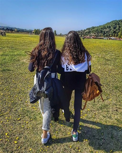 Walking through the greener grass...⛳ (`Akkar, Liban-Nord, Lebanon)
