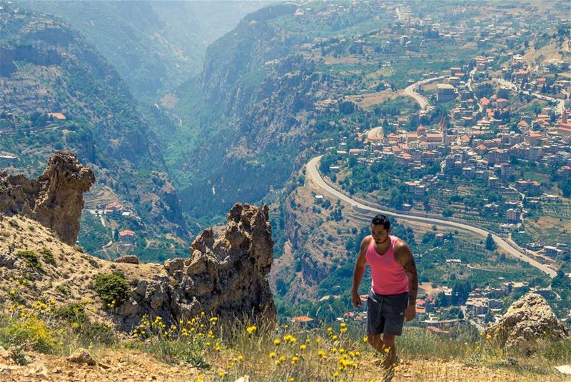 Walking with no real destination, craving exploration⛰..... nature... (Bchare Arez El Rab)