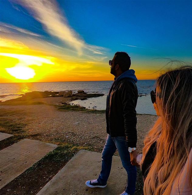 Walks At Sunset👫🌅🌝✨☀️  soursunset  sunsetgoals  tyre  hometown ... (Soûr, Al Janub, Lebanon)