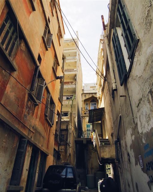 Wandering in the little street of Beirut 🚶🏻‍♀️ beirutbyalocal... (Ain El Mreisse, Beyrouth, Lebanon)