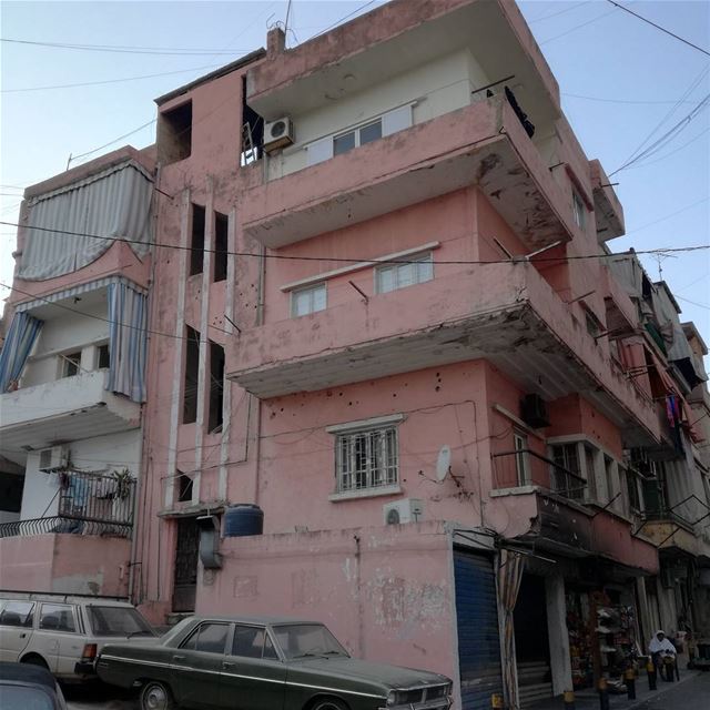 War scars ⛓️  lebanon  beirut  pink  pinkcity  pinkbuilding  war  scars ... (Beirut - Ashrafieh)