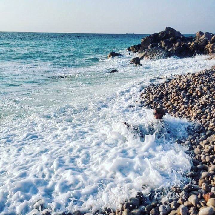 Waves rolling into the beach, the most relaxing sound on earth. Throw 🔙...