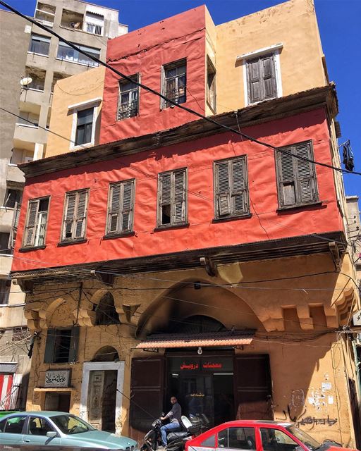 We call it organized chaos 🏚🚗🛢  peterwenmaken @livelovemina ♥️....... (El Mina, Lebanon)
