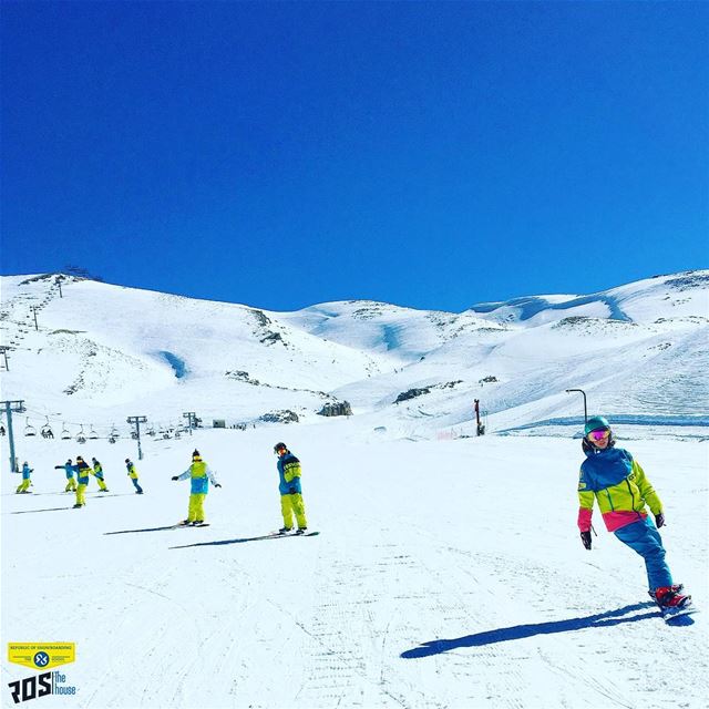 We got that Friday feeling 🏂...... snowboarder  arborsnowboards ... (Mzaar Kfardebian)