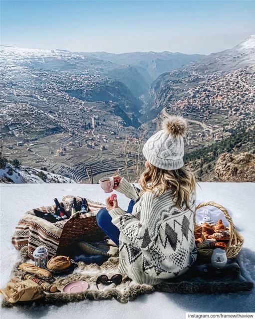 We need more picnics in this life... 💙 Also, I think this is my favorite... (El Arz, Liban-Nord, Lebanon)