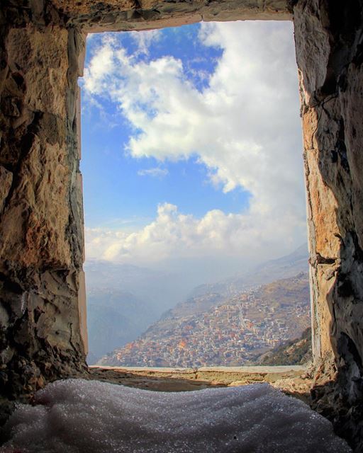 Weekend vibes, get out and be happy! awesomeearth  nakedplanet ... (Bsharri, Lebanon)