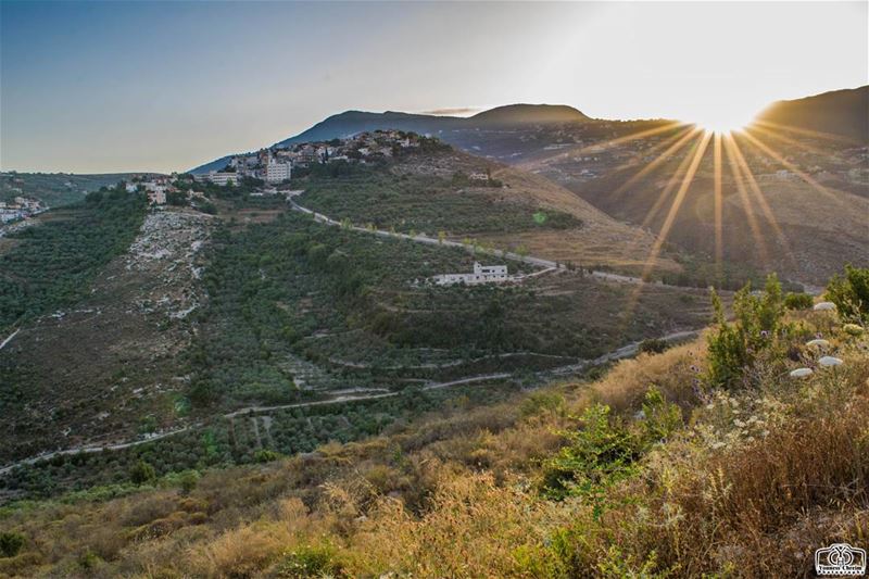 Welcome summer 🌞 sunrise  sunriselebanon  sunrisehouminealfawka  summer ... (Hoûmîne El Faouqa, Al Janub, Lebanon)